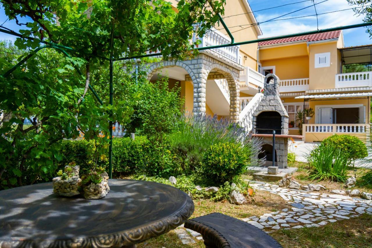 Apartman Haus Maja Banjol ภายนอก รูปภาพ